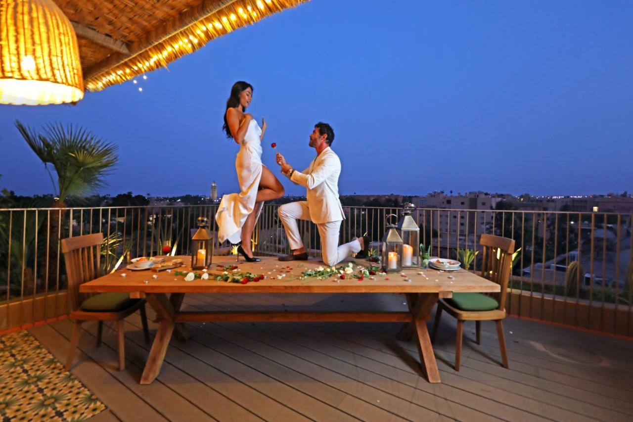 Hotel Jadali & Spa Маракеш Екстериор снимка A man proposing to a woman